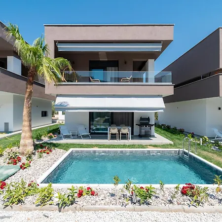 Emerald Island Residential Complex Апартаменты